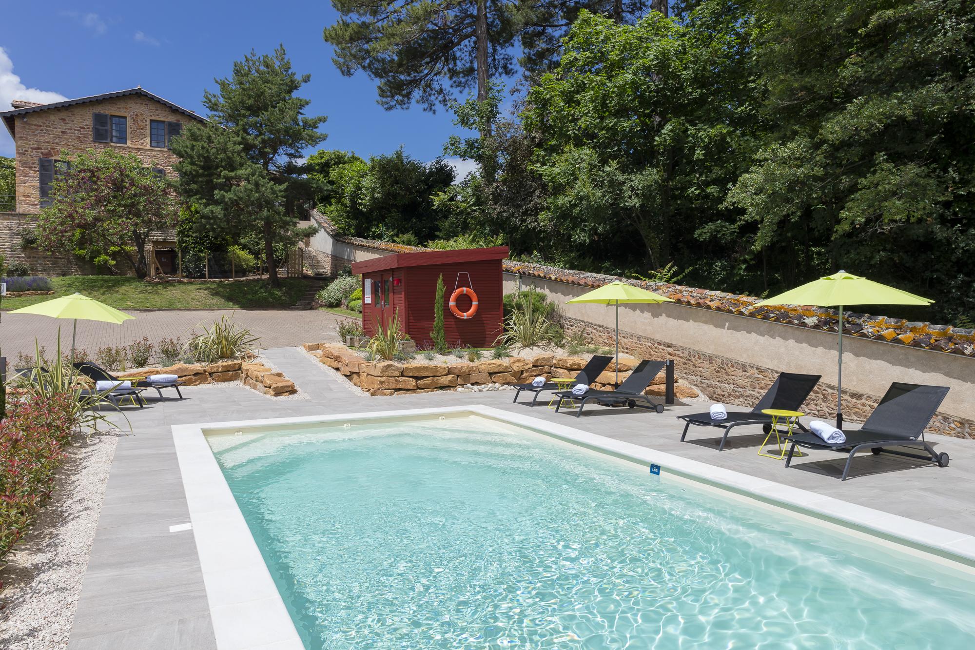 Contact Le Savigny & 3* Blacé