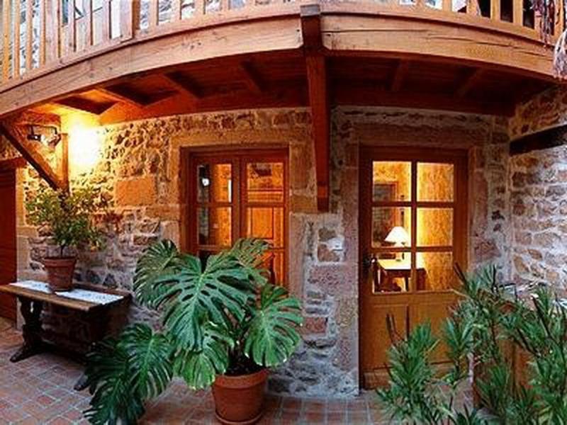 Contact Le Savigny & Hotel