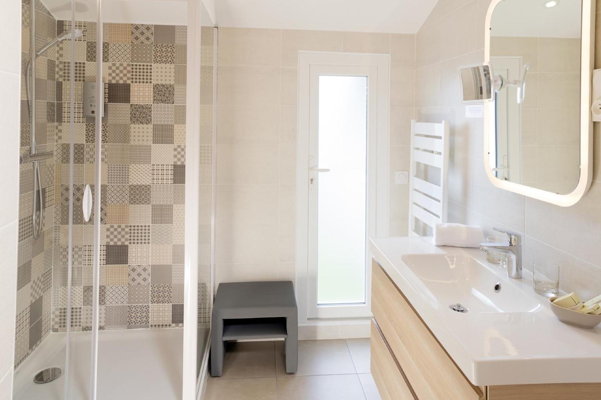 Contact Le Savigny & Hotel