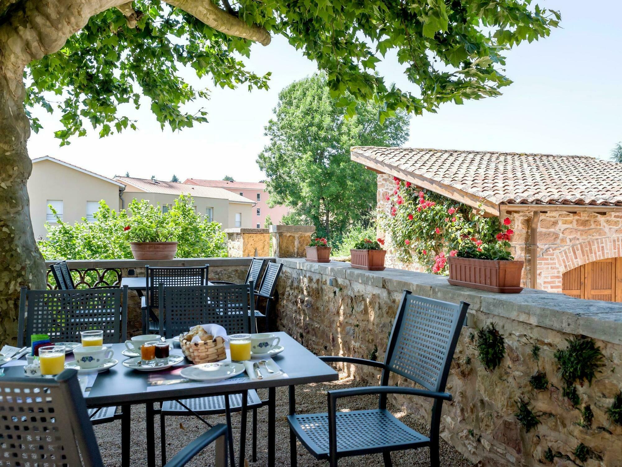 Hotel Contact Le Savigny & Blacé