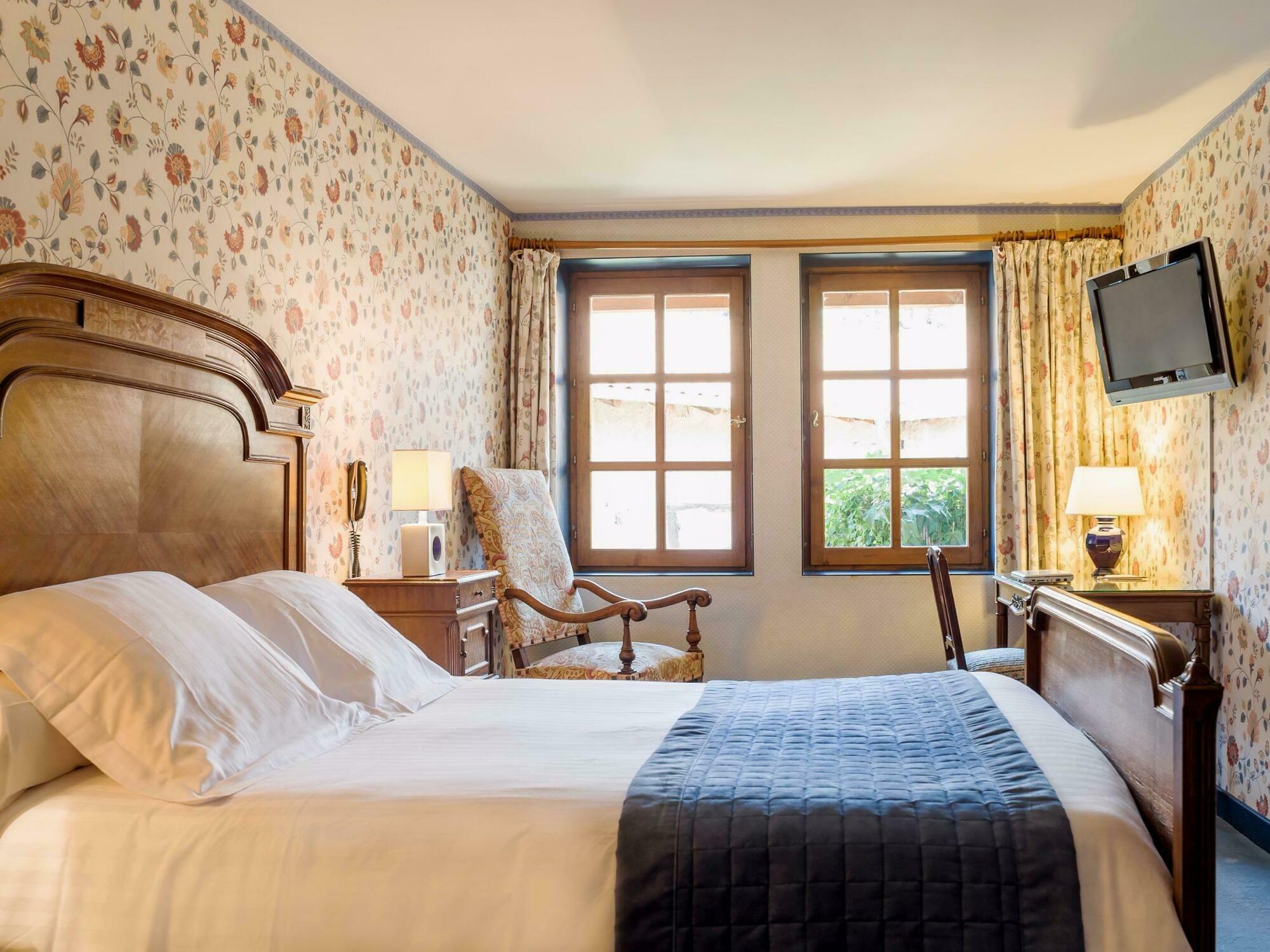 Contact Le Savigny & Hotel