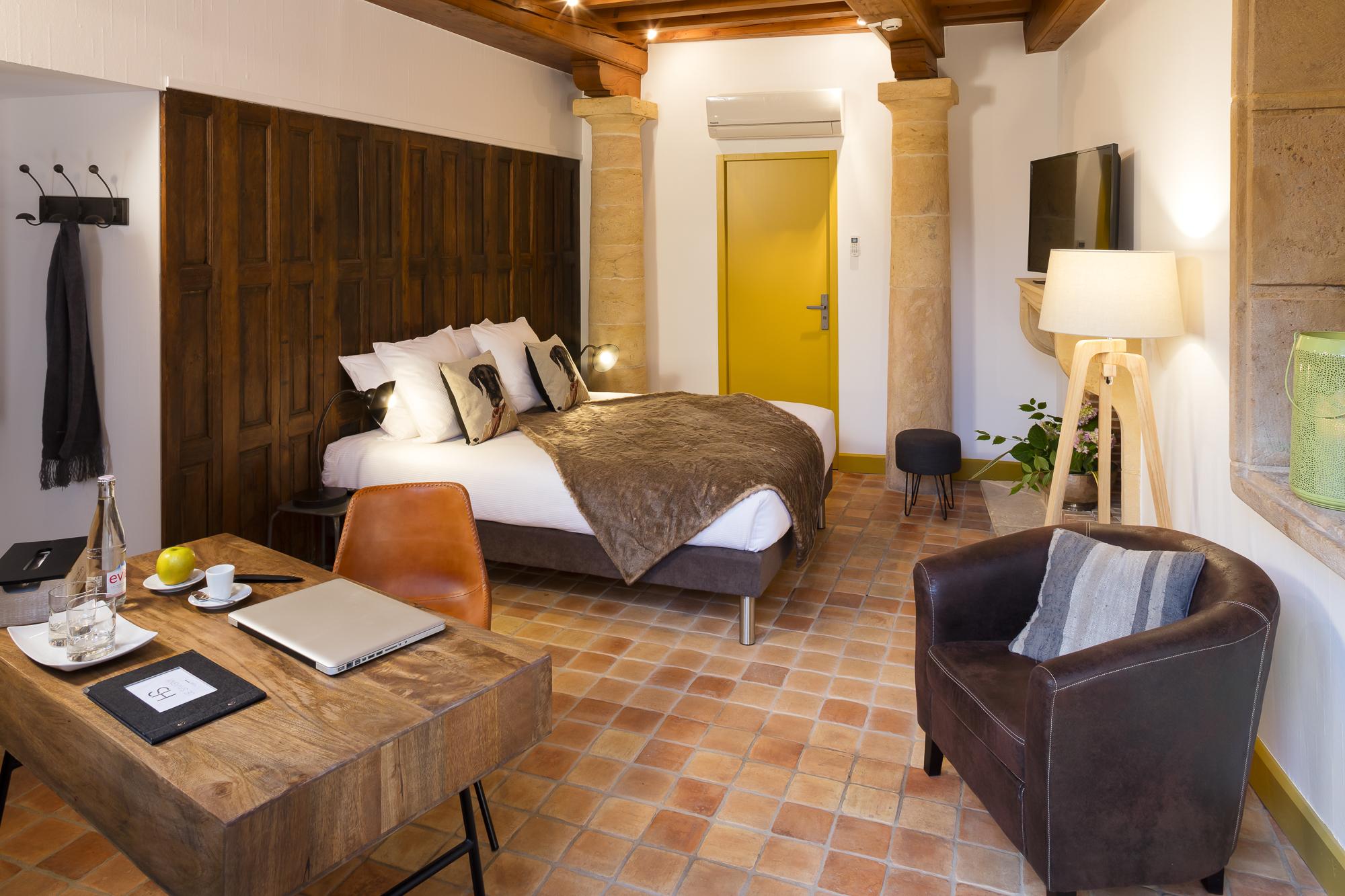 Contact Le Savigny & Hotel 3*