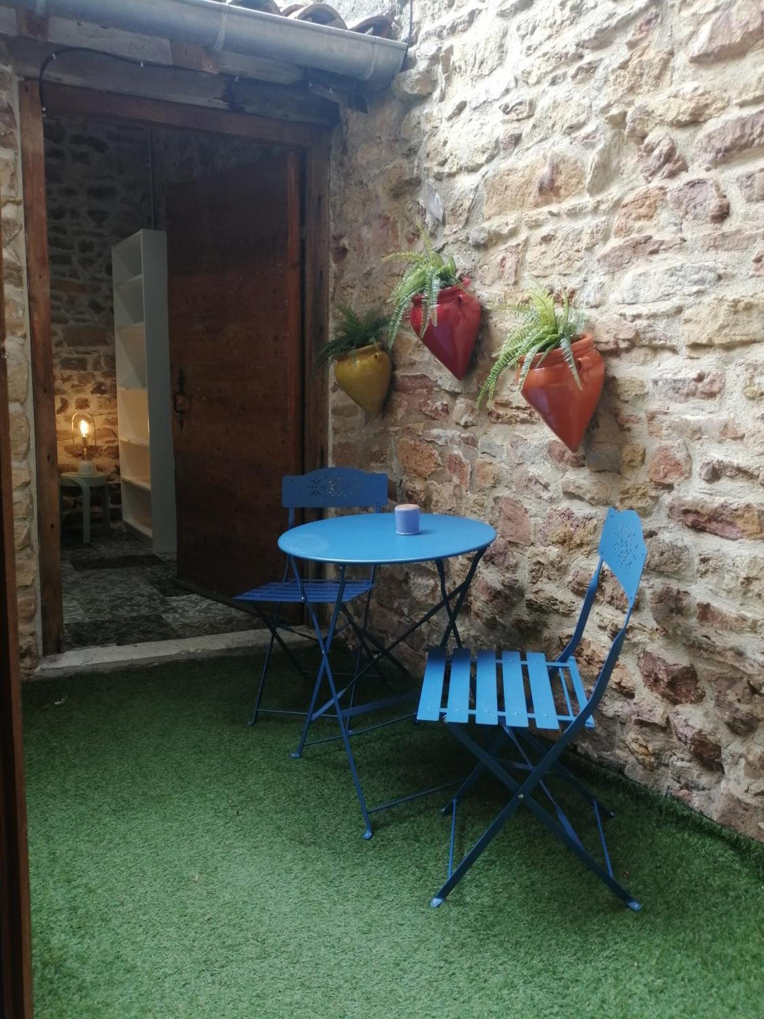Contact Le Savigny & Hotel