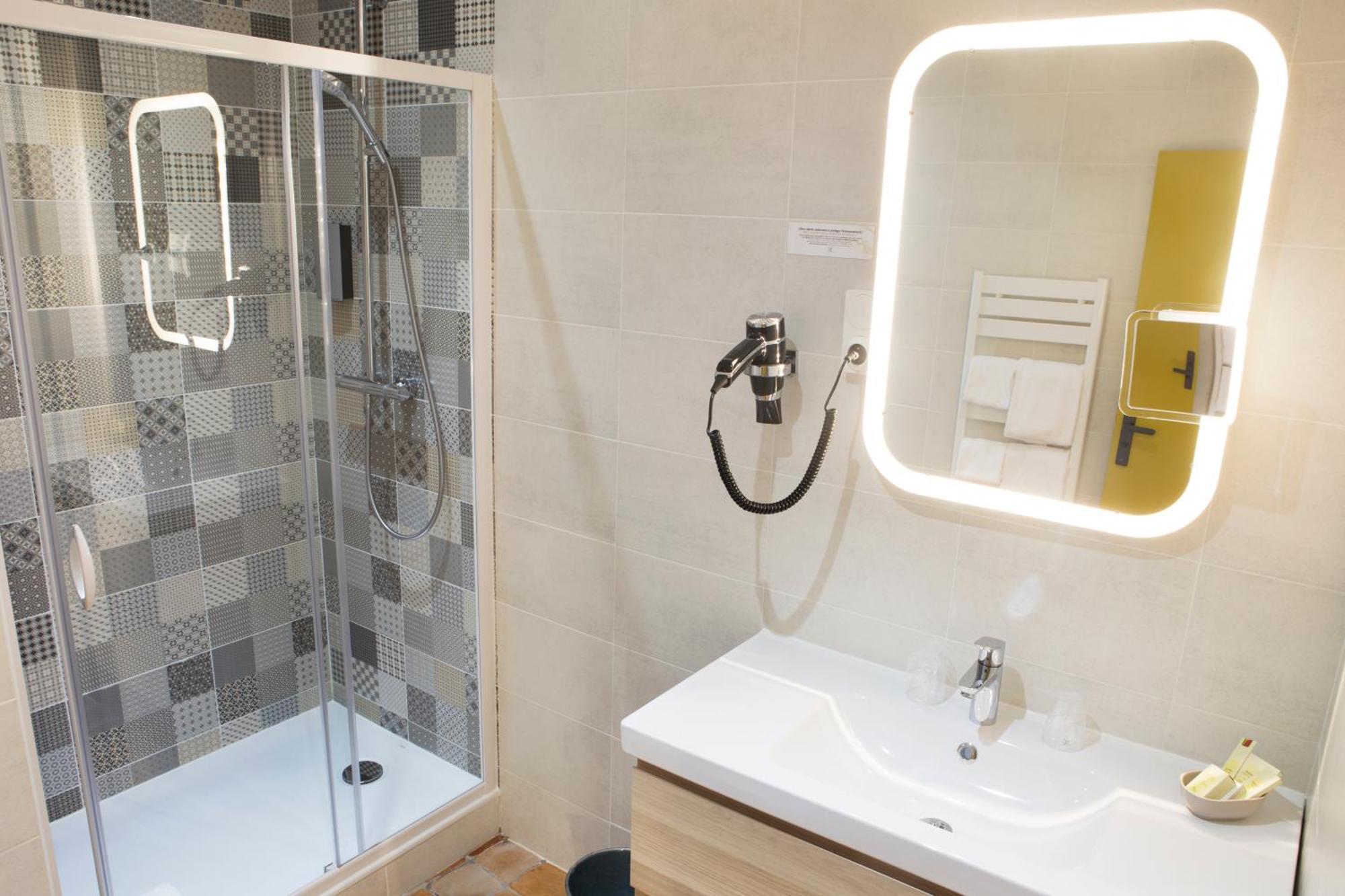 Contact Le Savigny & Hotel 3*